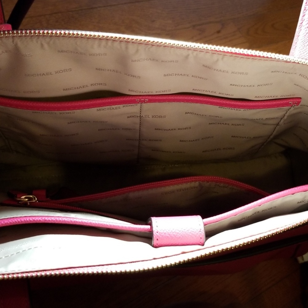 Michael Kors Handbag - Picture 5 of 7